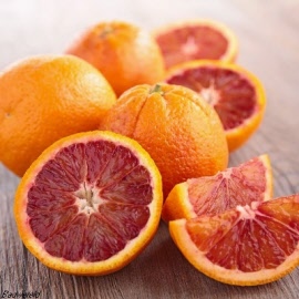 Heerlijk zoete geur, de onmiskenbare geur van sinaasappels. Bij het ruiken van deze geur krijgt u meteen beelden van een sinaasappel die u net open breekt, de heerlijk vrucht geur komt u meteen tegemoet. De geur van deze zoete sinaasappels is goed bij slapeloosheid en geeft innerlijke rust, de geur laat u ontspannen en geeft een vrolijkere kijk op alles om u heen. Geeft troost, warmte en begrip.